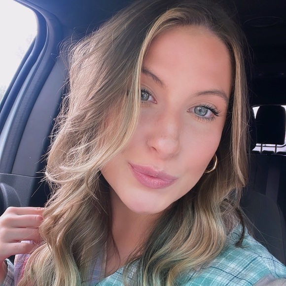 Meet your Posher, Addyson - Picture 1 of 1